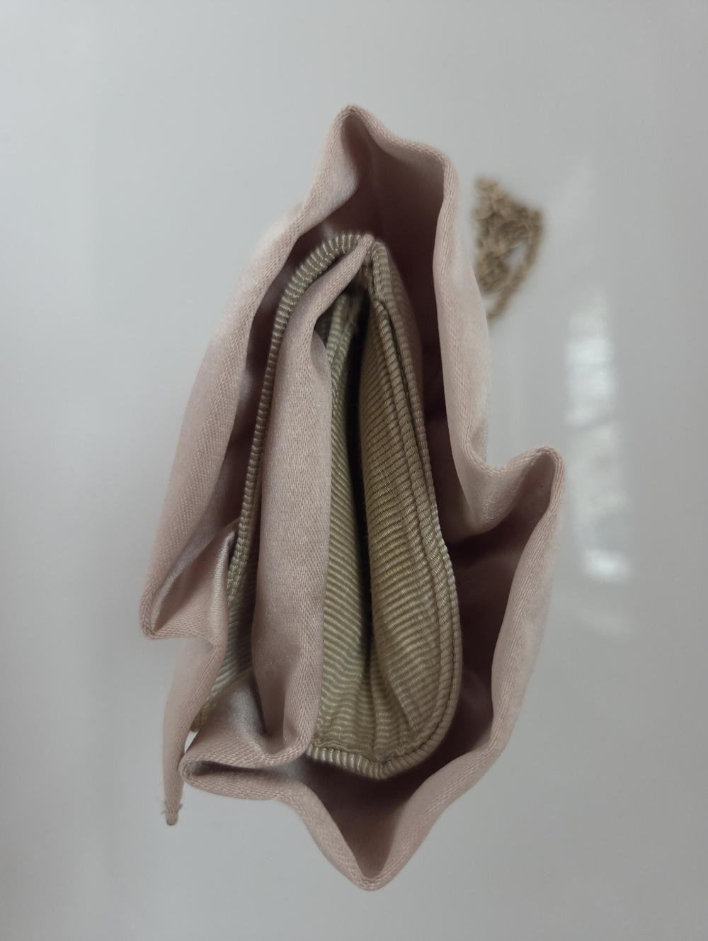 ✨️ BCBGMAXAZRIA Satin Bow Clutch Wristlet | Champagne Beige Evening Wedding Bag - Picture 8 of 11